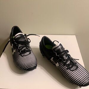 New without tag Underarmour Force soccer shoes. Size 9.